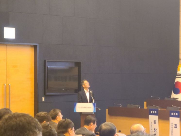 윤석헌 전 금감원장 "대부업, 불법사금융과 차별화하고 새로운 이미지 정립해야"