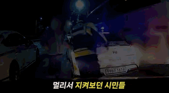 빙판길 위의 기적…복통 호소 임산부 차량, 경찰과 시민이 '영차 영차'