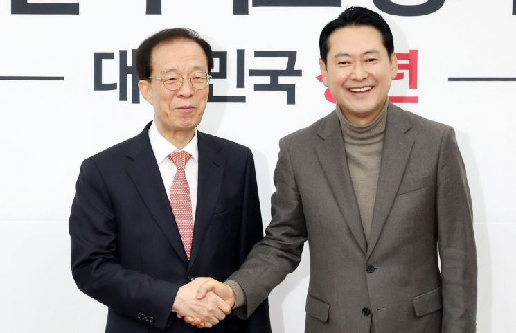 "다수 국민 좇아야" 이석연 쓴소리에…장동혁 "발전된 미래 보여주는 게 사과"