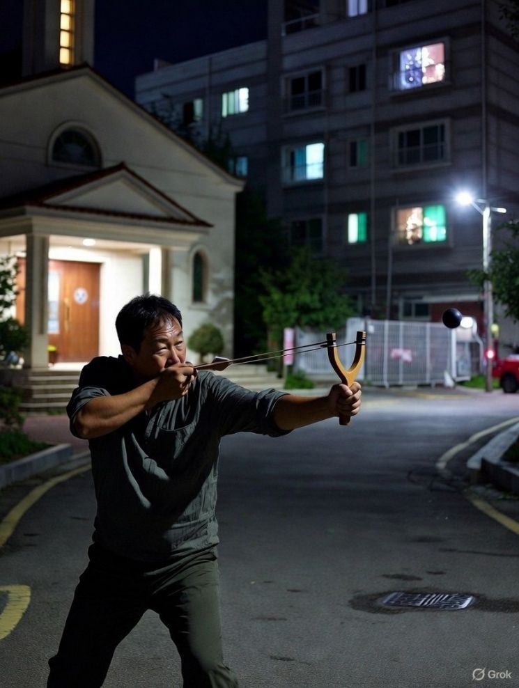 “재미로 쐈다” 새총 쇠구슬에 교회·아파트 유리창 파손한 60대