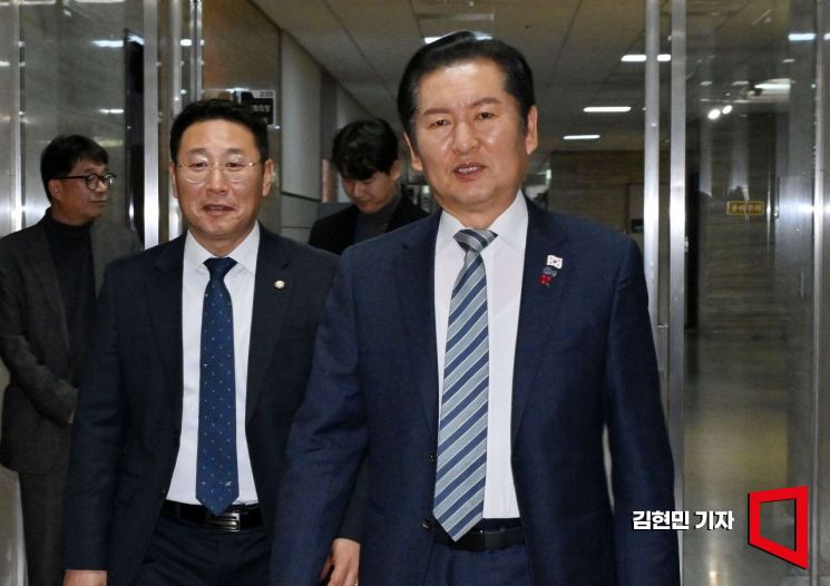 [포토] 의원총회 마치고 나서는 정청래