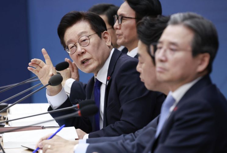 李대통령 "'국중박' 귀하게 느낄 필요 있어" 유료화 가능성 언급