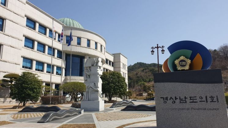 명운 갈린 두 사업 … 남해 농어촌기본소득 '반영'·미래교육지구 '불발'