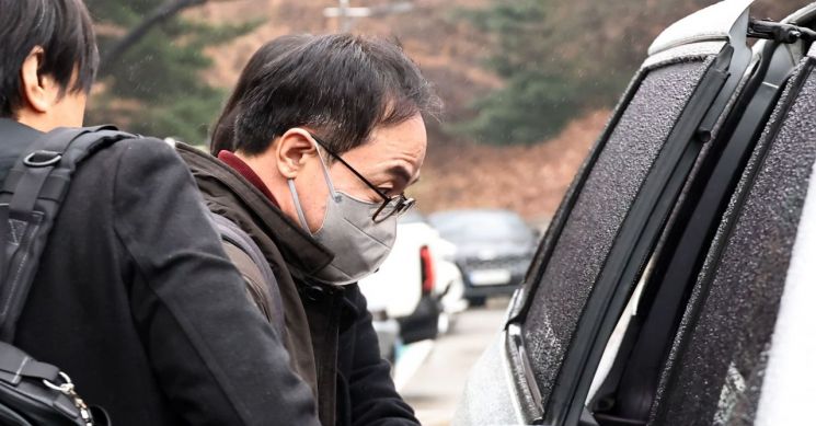 '윤석열 관저 이전 특혜' 김오진 前국토차관 구속영장 발부