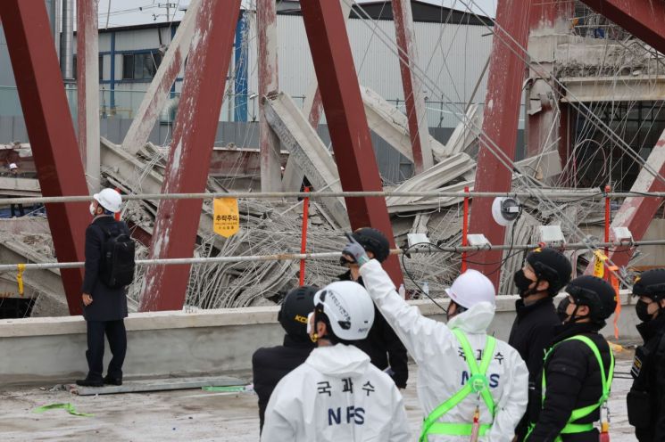 광주대표도서관 붕괴…경찰, 시공사 관계자 4명 입건