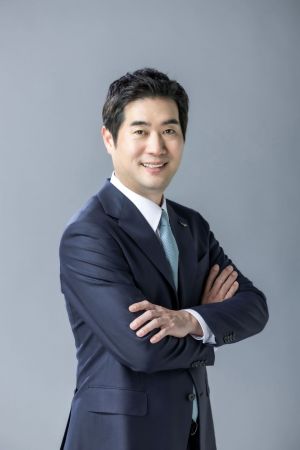 윤석금 차남 윤새봄 웅진 대표, 부회장 승진…웅진그룹 임원인사 단행