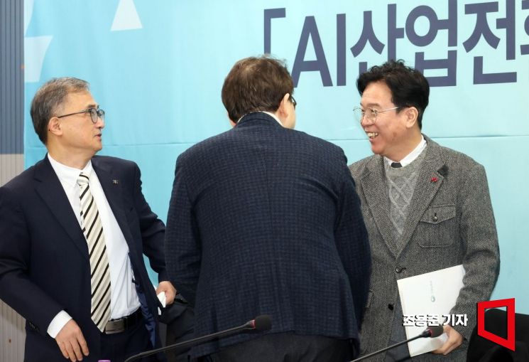 [포토] 대화하는 김영훈 고용노동부 장관
