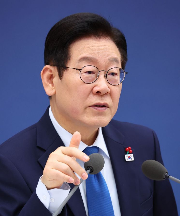 李대통령, 이학재 사장 재차 질타 "업무보고 자리 정치적 악용 안 돼"