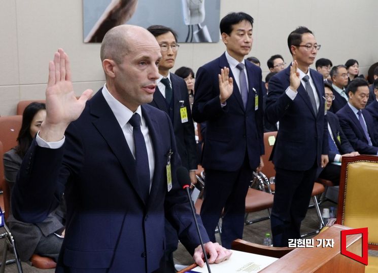 [포토] 청문회 출석한 해롤드 로저스 쿠팡 신임 대표