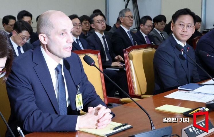 [포토] 로저스 쿠팡 대표 "깊이 사과…소비자 불편 해소에 최선"