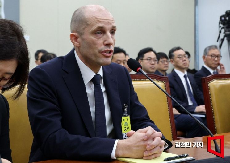 김범석은 어디에?…선 그은 로저스 쿠팡 대표 "제가 한국 책임자"