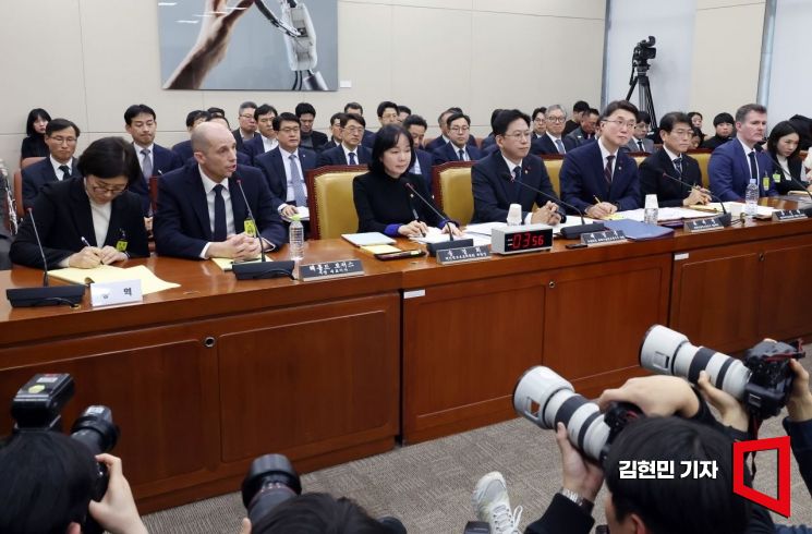 민주 "쿠팡 연석 청문회 30~31일 추진…김범석 불출석 시 추가 고발"