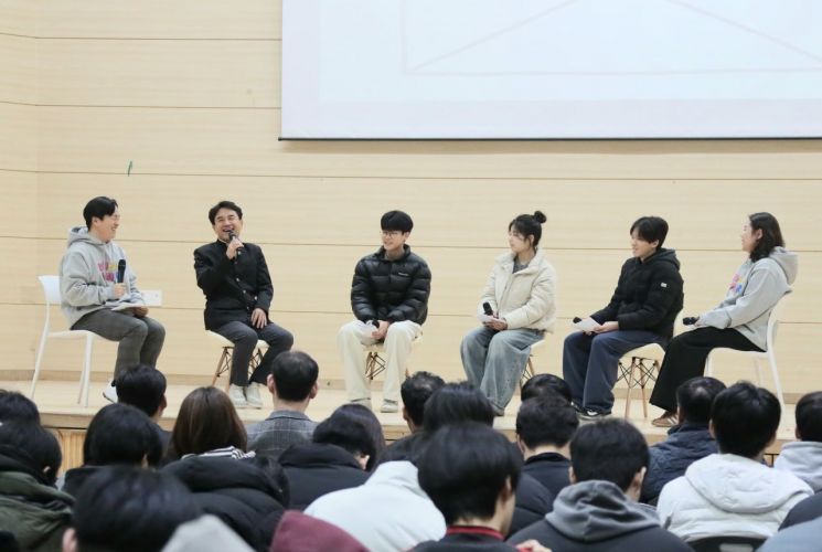 김진태 지사 "강원도와 함께 더 큰 미래 맞이하길"…원주 미래고서 특강