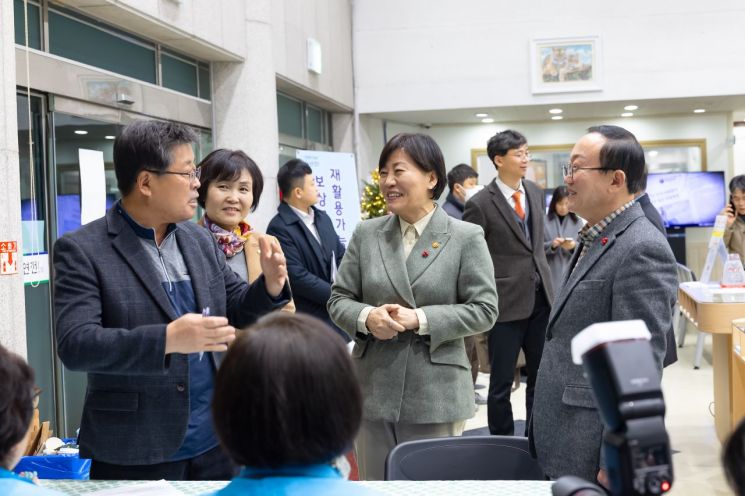 송미령 농식품부 장관, 연천군 방문…‘농어촌 기본소득’ 현장 점검