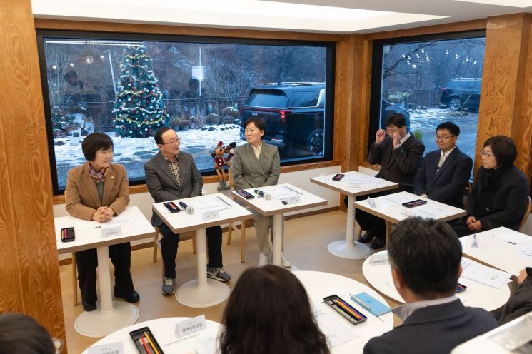송미령 농식품부 장관, 연천군 방문…‘농어촌 기본소득’ 현장 점검