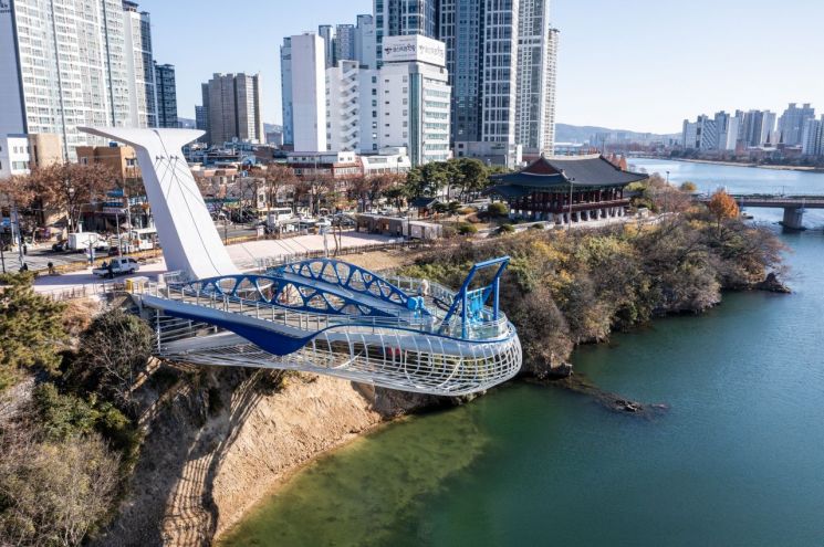 하늘로 열린 태화강… 울산시, ‘태화루 스카이워크’ 준공식 개최