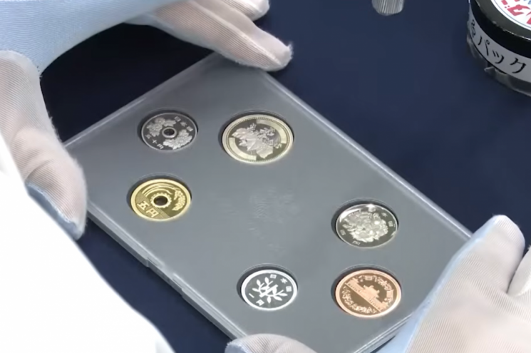 동전 쓰는 것보다 녹이는 게 이득?…일본 5엔에 무슨 일이