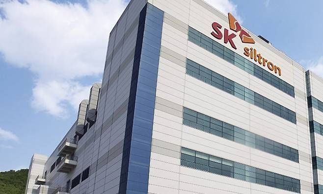 밥캣 다음은 SK실트론…두산, 반도체 슈퍼사이클 올라탔다