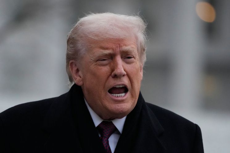 얼굴 대신 '오토펜', 설명엔 "슬리피 조, 최악 대통령"…"트럼프 너무 하네"