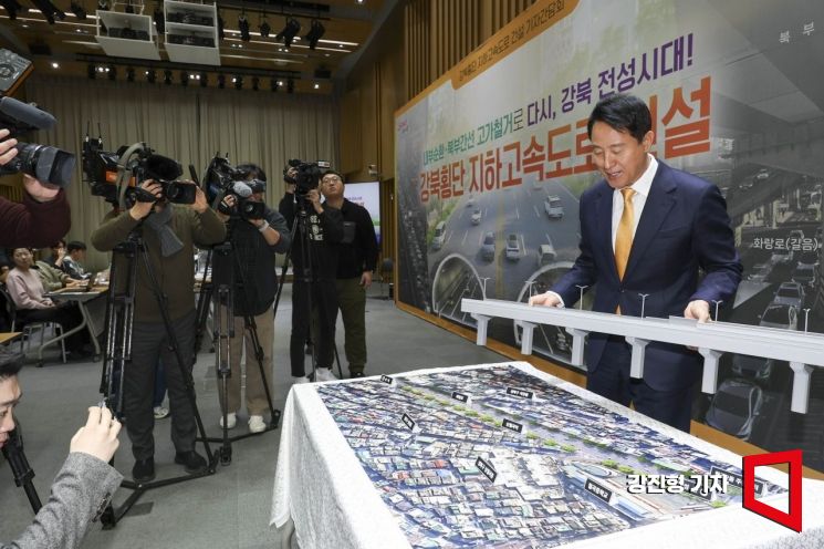 [포토] 오세훈 서울시장, '내부순환로·북부간선도로 지하화 구상'