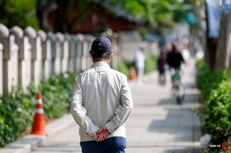 "4000원에 성매수하더니 결국" 노인 HIV 감염 폭증에 난리난 中