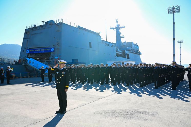 "순항훈련 임무 완수" … 해군 순항훈련전단 진해항 입항