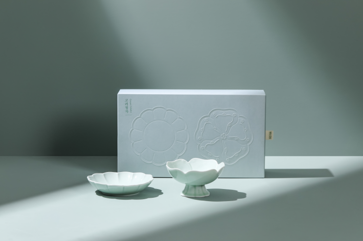 '이건희 컬렉션' 첫 해외전 인기...한 달 새 1만5000명 관람·뮷즈 완판 행렬