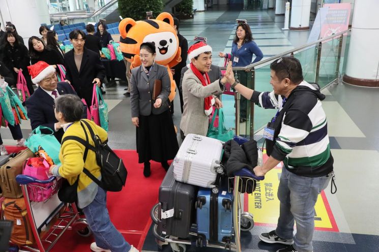 강원도, 필리핀 단체 관광객 700여명 유치…양양공항 ‘활기’