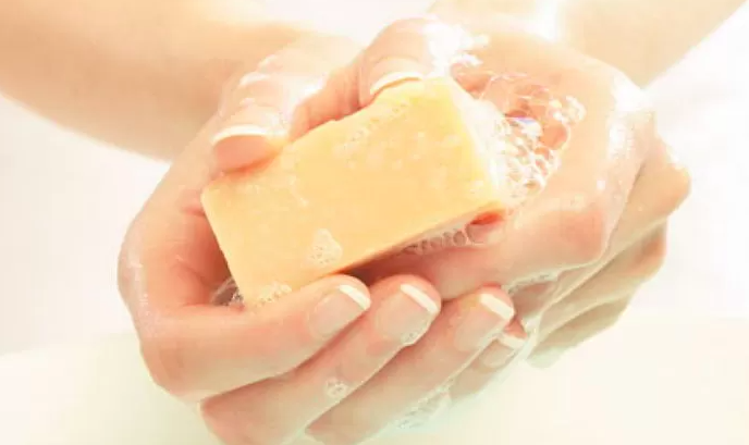 "샤워 절대 '이렇게' 하지 마세요"…피부 망친다는 '이 습관'