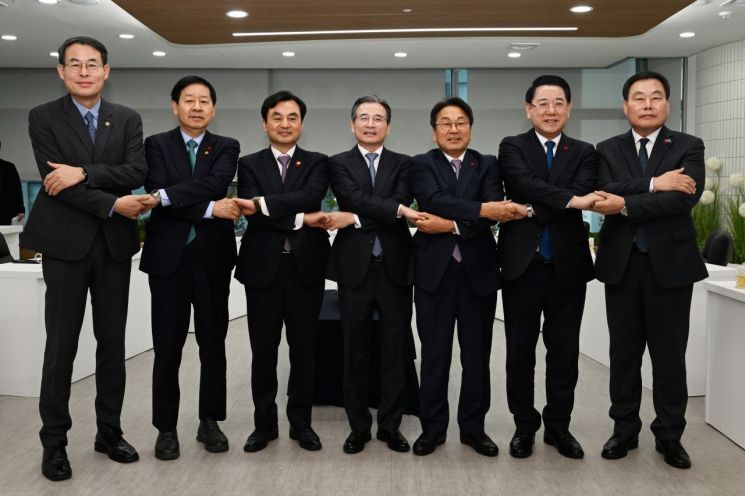 광주 군·민간공항 이전 합의놓고 지역사회 평가 엇갈려