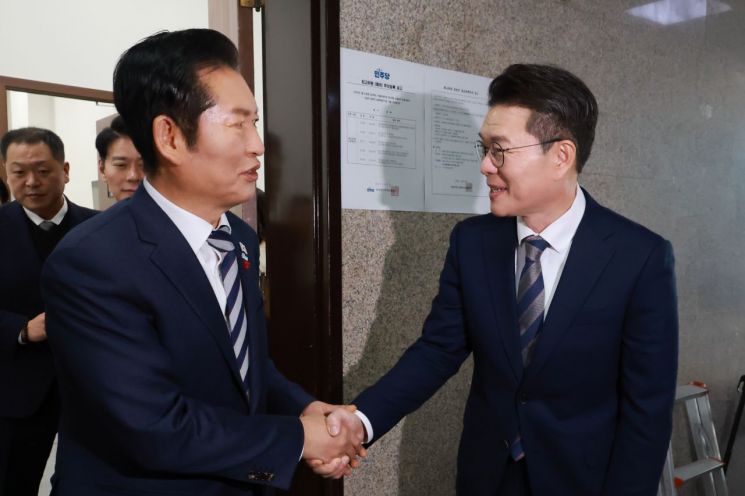 정원오, 정청래 깜짝 면담…"먼 길 가기 위한 채비"