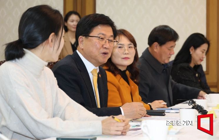 [포토] 제1차 교육진담 간담회, 발언하는 최교진 장관