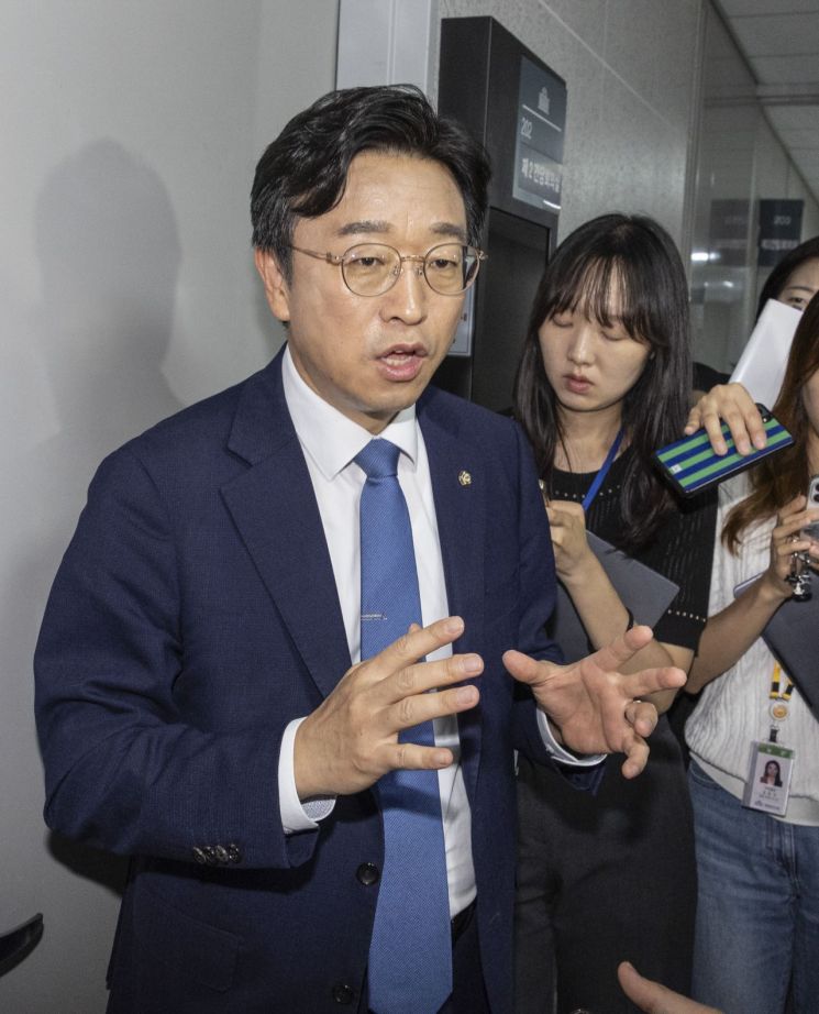 與, 대법 예규 신설에 "내란재판부 필요성 스스로 인정한 것"