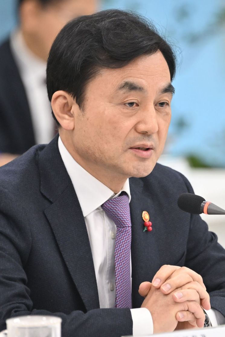 국방장관 '계엄당시 태업한 군 간부 징계' 보도에 "알려진 것과 달라"