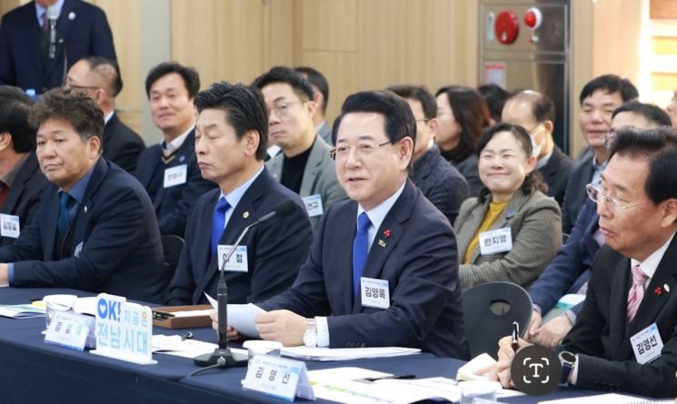 김영록 전남도지사 "완도, 블루 3색으로 해양 최강 키운다"