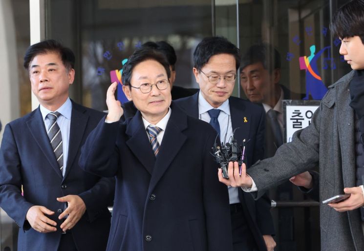 '패스트트랙 충돌' 민주당 전·현직 의원 오늘 1심 선고