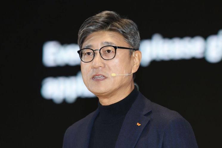 SKT, 지난해 개인정보 유출 사고로 영업이익 41% 급감(종합)