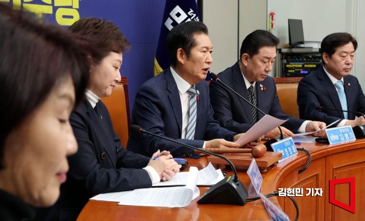 [포토] 정청래 “대법 예규, 이제와서 뭐하는 짓인가…입법권 침해하는 꼼수”