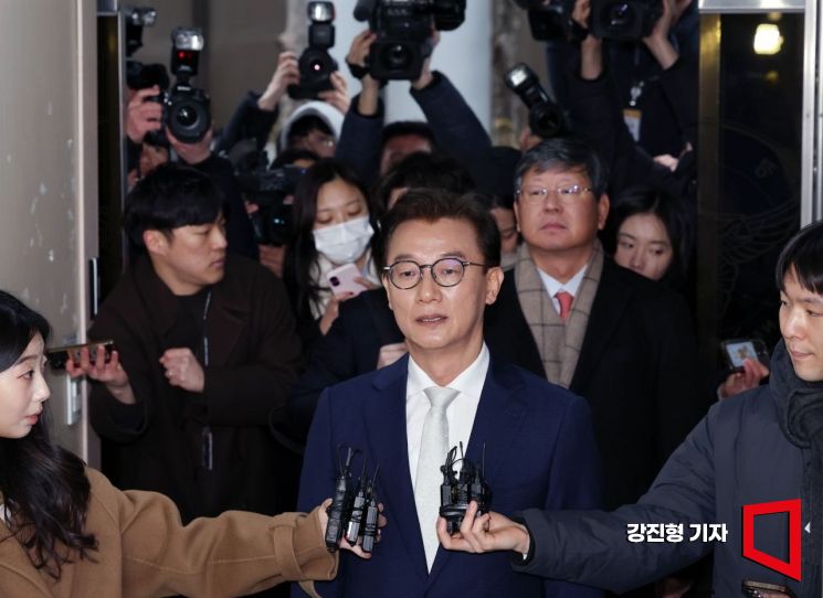 [포토] '통일교 금품 수수 의혹' 전재수 의원 경찰 출석