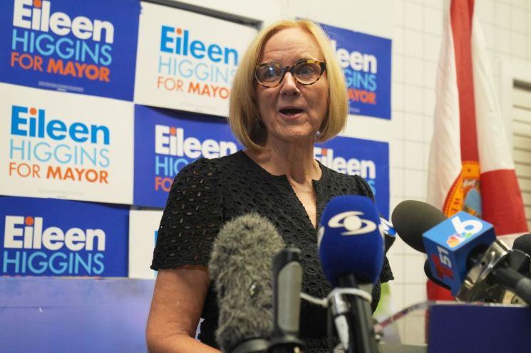 트럼프 지지율 급락에 코인도 곤두박질…연동된 이유[시사쇼]