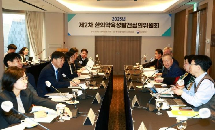 정부, 초고령사회 대응 위해 어르신 한의 주치의 도입