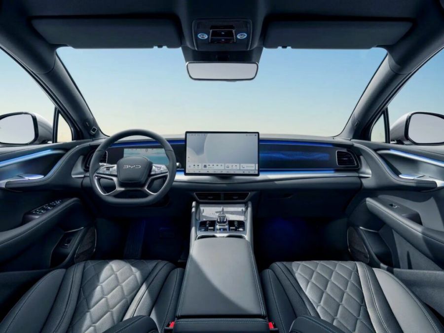 The trunk capacity of the BYD Sea Lion 7 is 500 liters, but it expands up to 1769 liters when the rear seats are folded down.