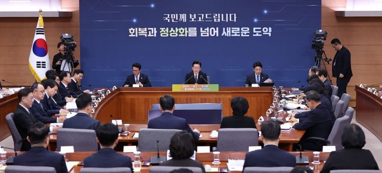 李대통령 "초코파이 절도 같은 경미한 범죄, 기소 않는 제도 만들어야"