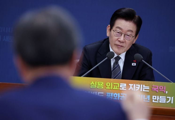 외교·통일부 갈등 봉합될까…李대통령 "부처 고유한 입장 도움"(종합)