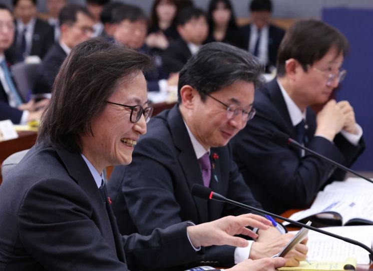 '금융권 이너서클' 지적한 李대통령 "방치할 일 아냐"…'공적 기능 부족'도 질타