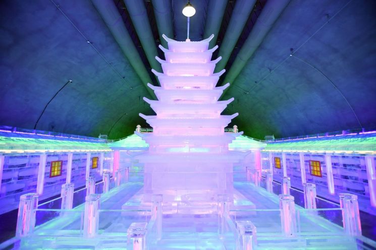 "화천의 밤, 산천어 빛으로 물들다"…화천산천어축제 '화려한 서막'