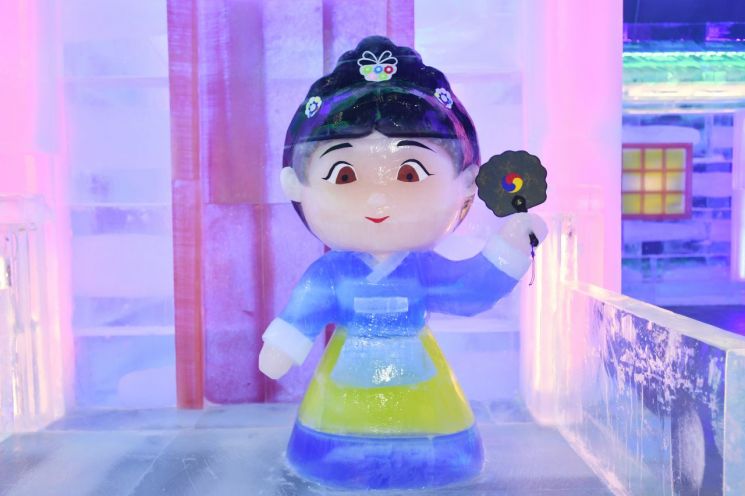 "화천의 밤, 산천어 빛으로 물들다"…화천산천어축제 '화려한 서막'