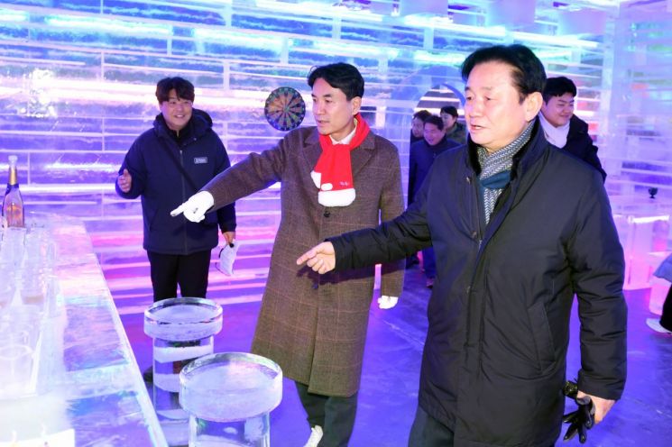 "화천의 밤, 산천어 빛으로 물들다"…화천산천어축제 '화려한 서막'