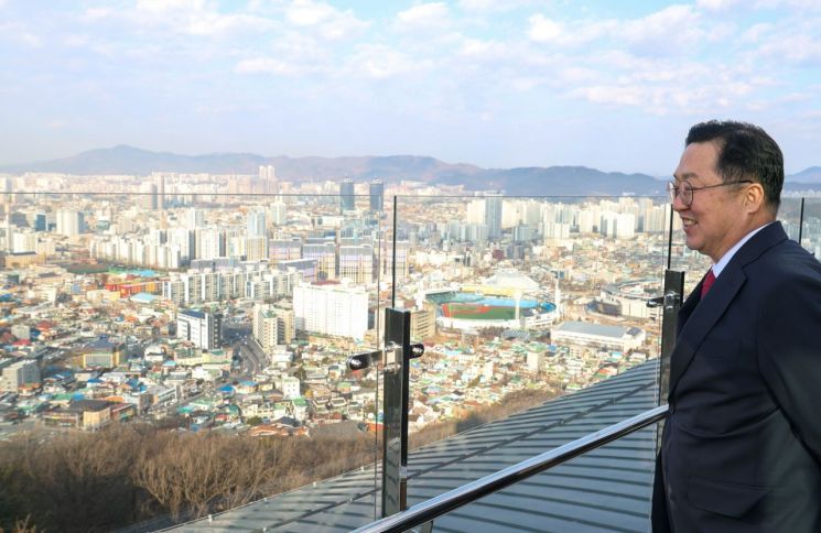 이장우 대전시장 "'보문산 큰나무 전망대' 대전의 새로운 랜드마크"