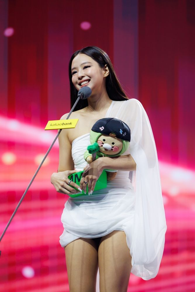 지드래곤, 'MMA 2025' 대상 3개 석권 7관왕 "뜻깊은 한 해"